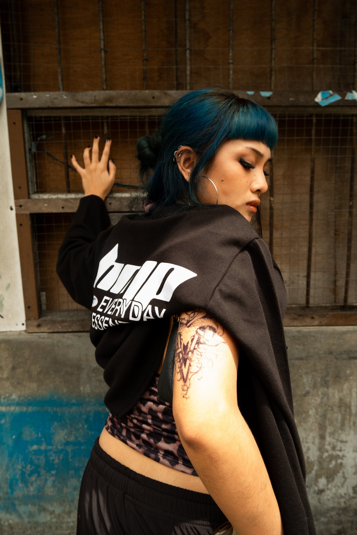 DAILY ESSNTLS BLACK L/S